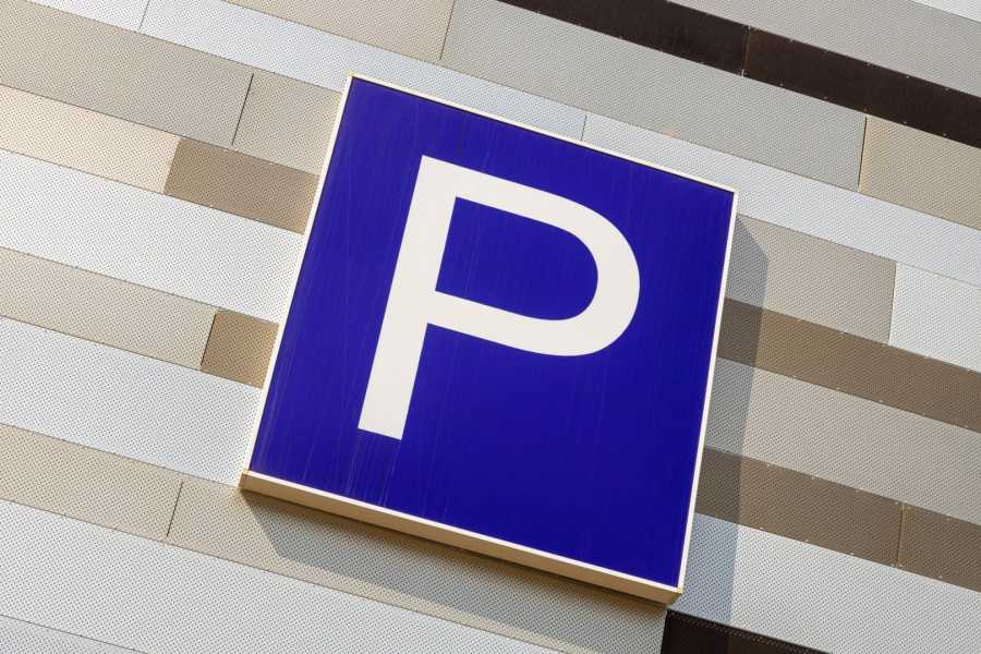 Νέες οδηγίες πάρκινγκ στην Ιταλία: ευέλικτες χρονικές περιόδους, διπλές αμοιβές και πρόστιμα για αποσυρμένα εισιτήρια.