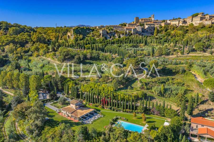 Ελίτ αγροτουρισμός με πισίνα και στάβλο στην περιοχή του Λατίου.