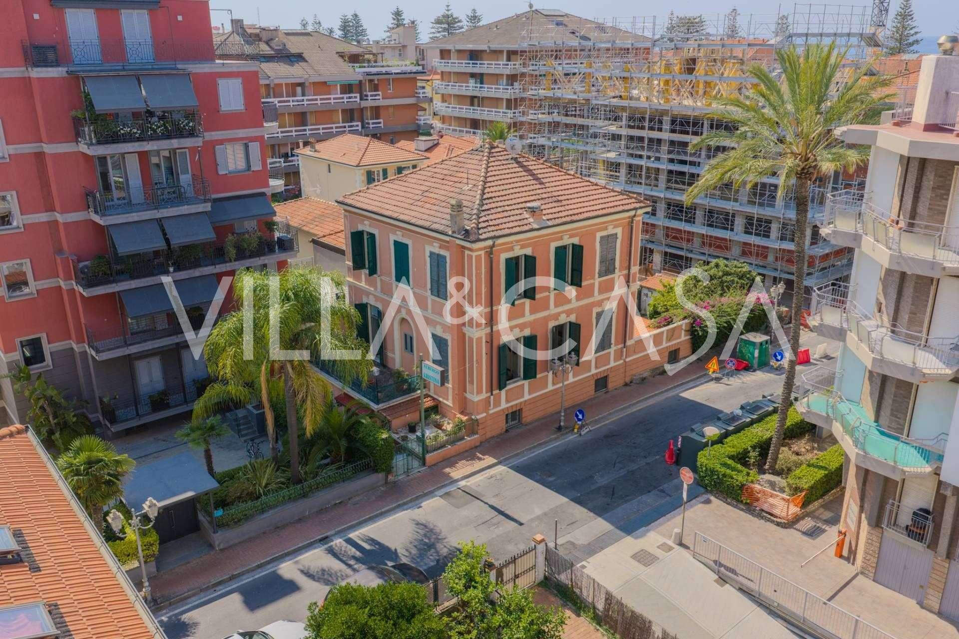 Βίλα στο κέντρο της Μπορντιγέρα προς πώληση