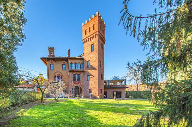 Πολυτελές κάστρο προς πώληση στο Μπογομανέρο.