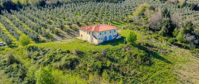 Αγροικία στη Μαντζάνο, Τοσκάνη προς πώληση