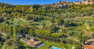 Ελίτ αγροτουρισμός με πισίνα και στάβλο στην περιοχή του Λατίου.