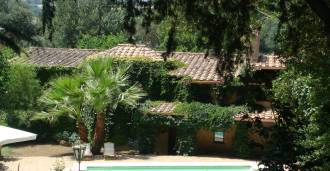 Ιστορική βίλα προς ενοικίαση σε μια περίοπτη κατοικία στη Ρώμη.