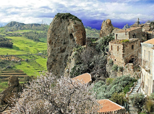 Πώς να μην γίνεις μαύρο πρόβατο στην Ιταλία ή πώς να γίνεις δικός σου ανάμεσα σε αγνώστους; 2021